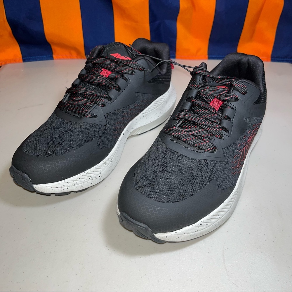 New Avia Storm Men Running Shoes with Lightweight
Breathable Mesh low top black